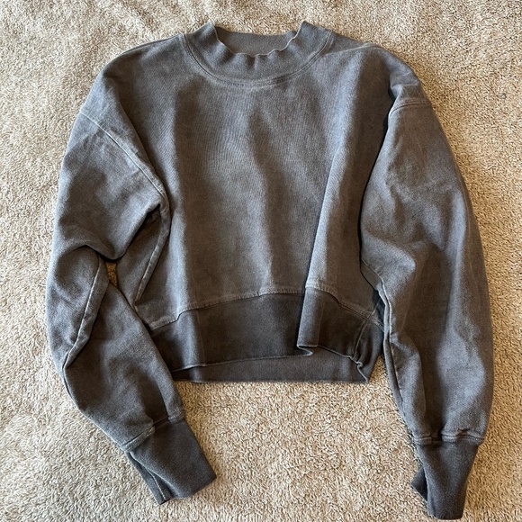 TALENTLESS Tops - NWOT Talentless Cropped Crew Neck Sweatshirt